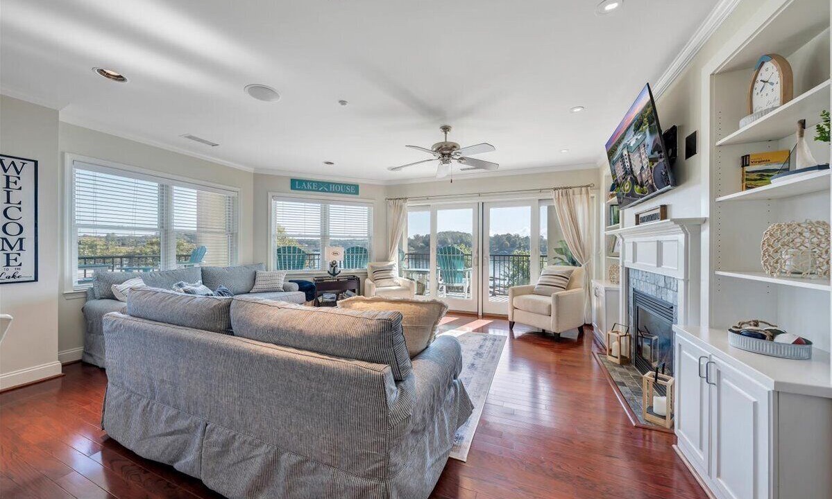Photo of Livingroom in Westlake Corner