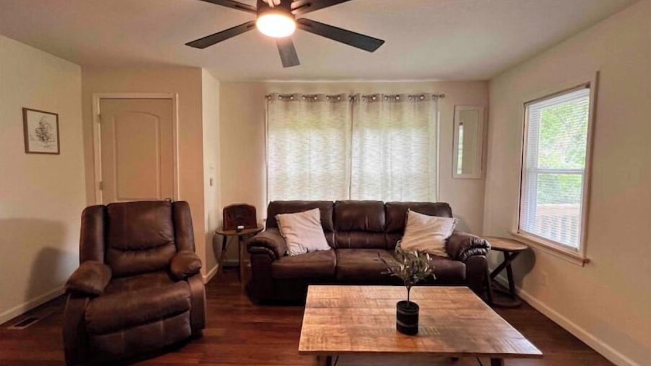 Photo of Livingroom in La Follette