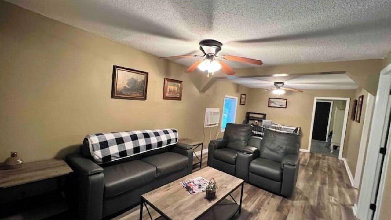 Photo of Livingroom in La Follette