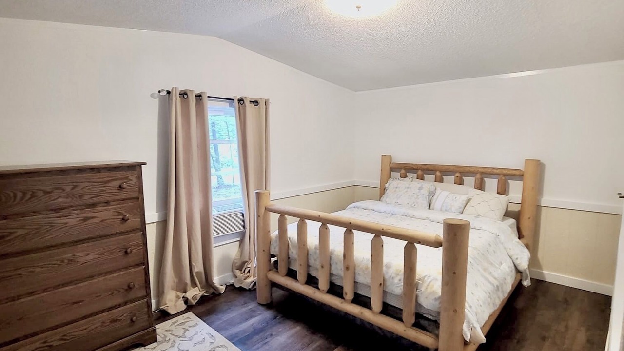 Photo of Bedroom in Muddy Pond