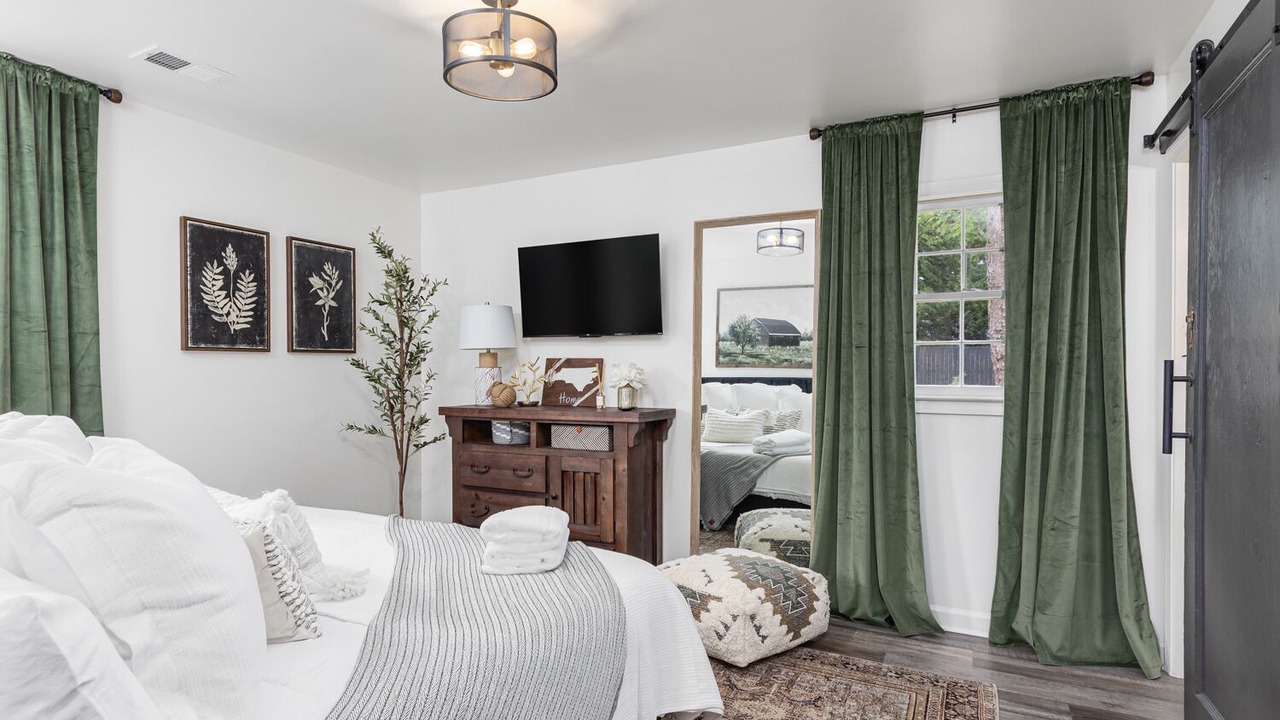 Photo of Bedroom in Taylors