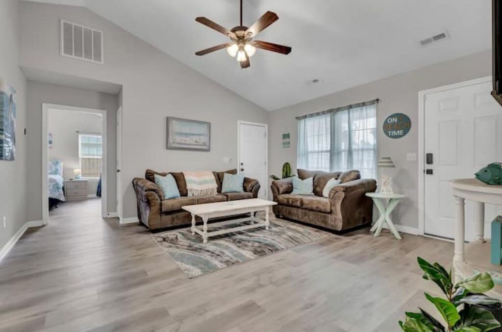Photo of Livingroom in Silver Lake