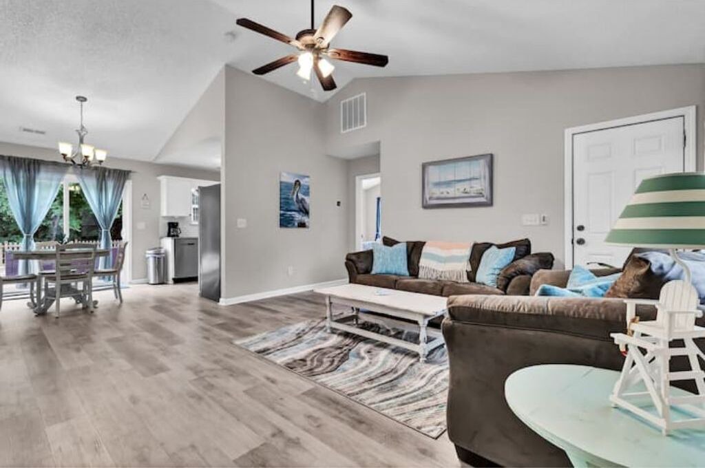 Photo of Livingroom in Silver Lake