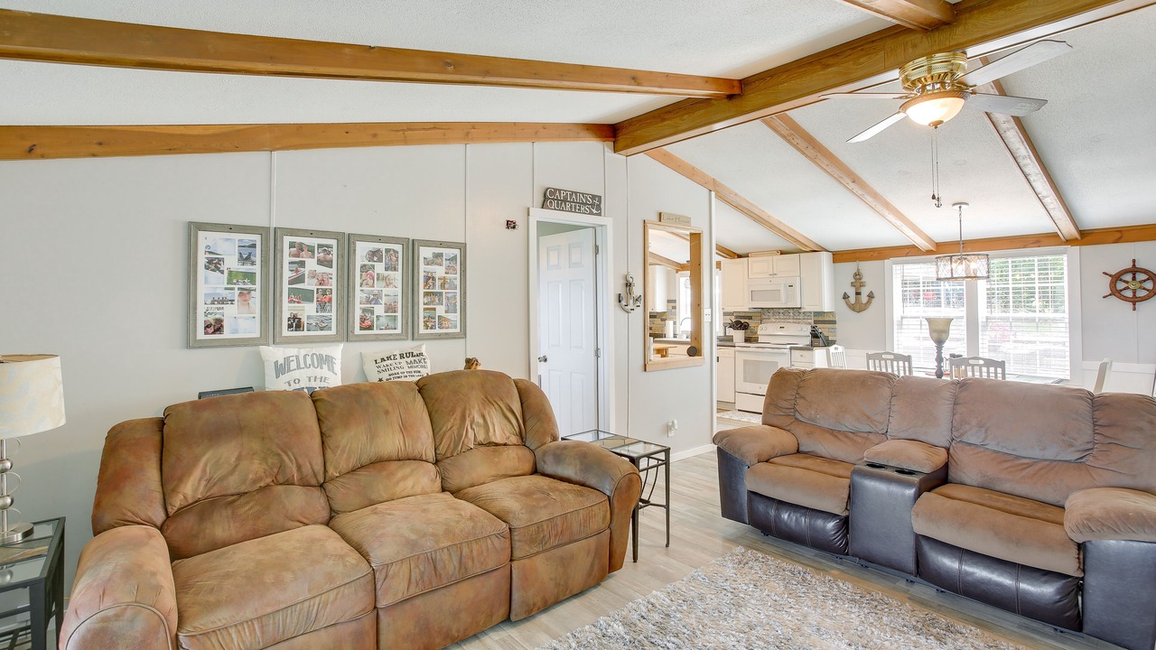 Photo of Livingroom in Byrdstown