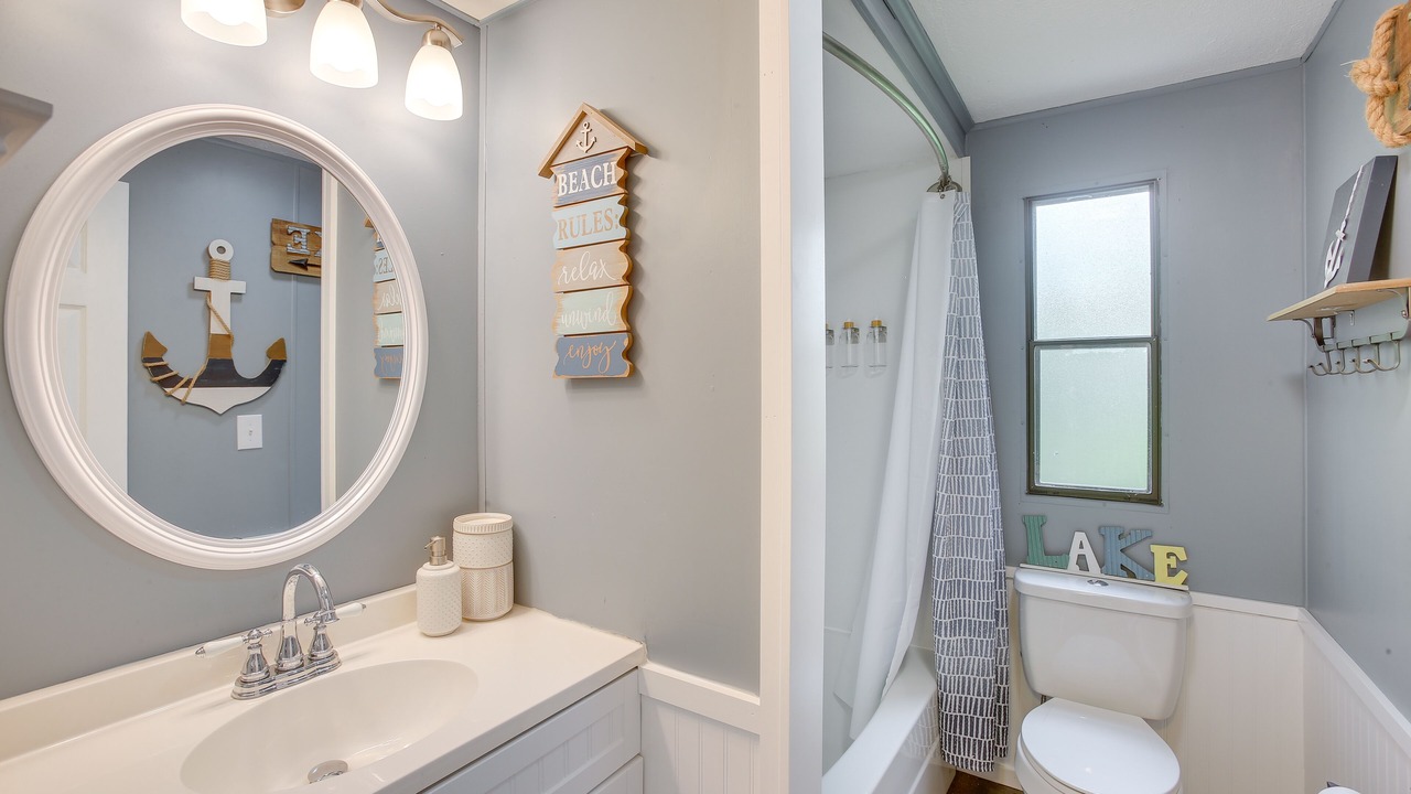 Photo of Bathroom in Byrdstown