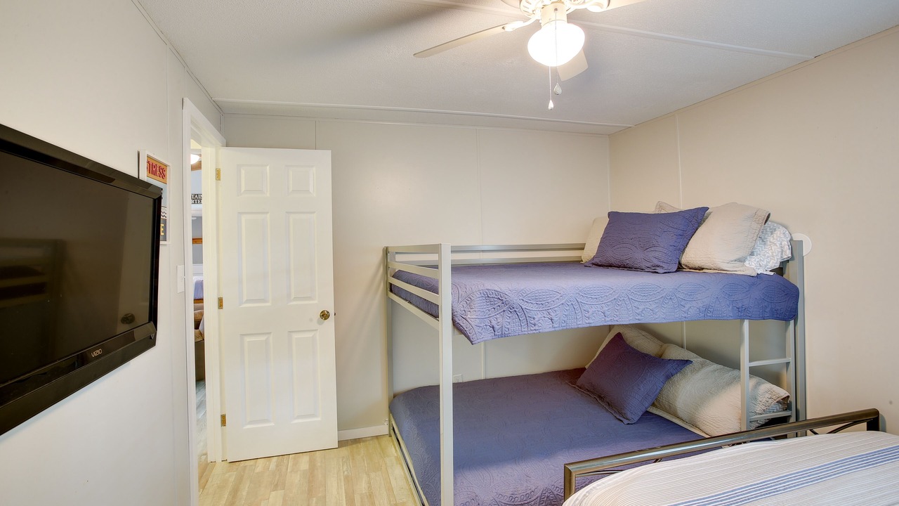 Photo of Bedroom in Byrdstown