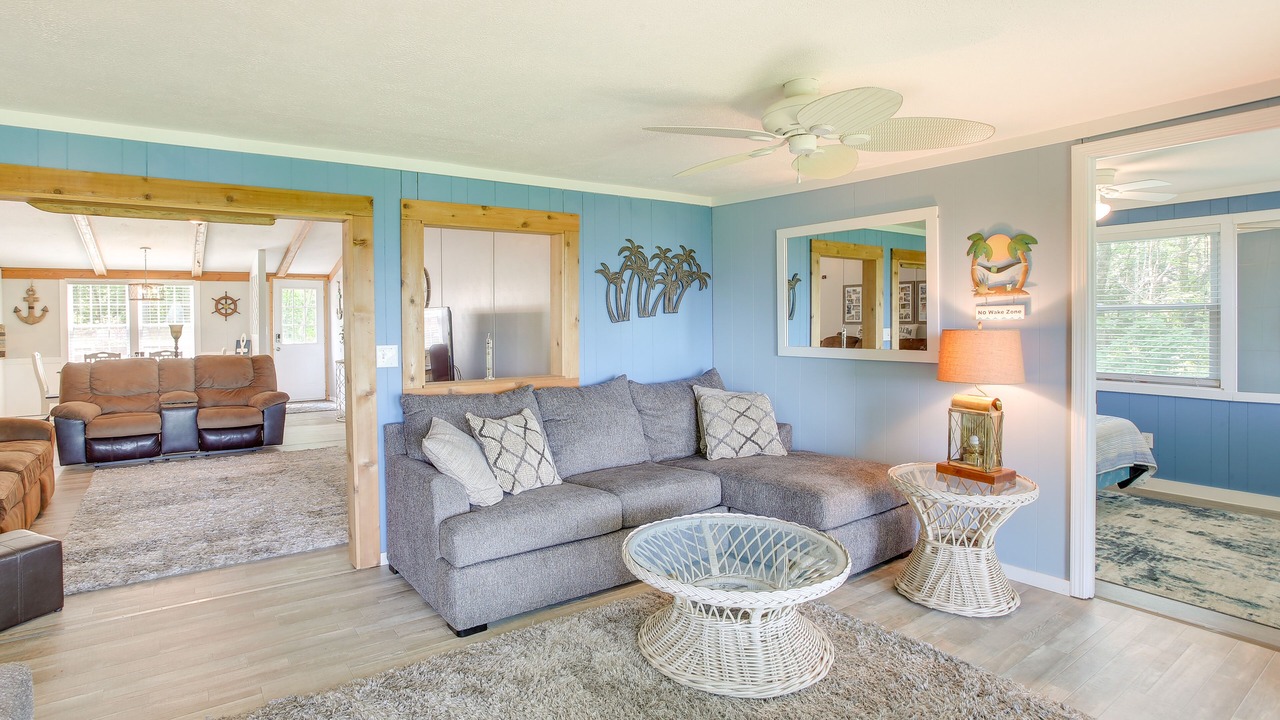 Photo of Livingroom in Byrdstown