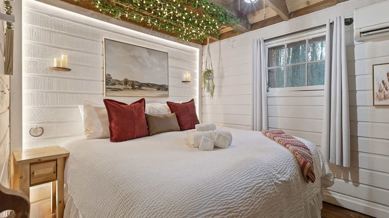 Photo of Bedroom in Saluda