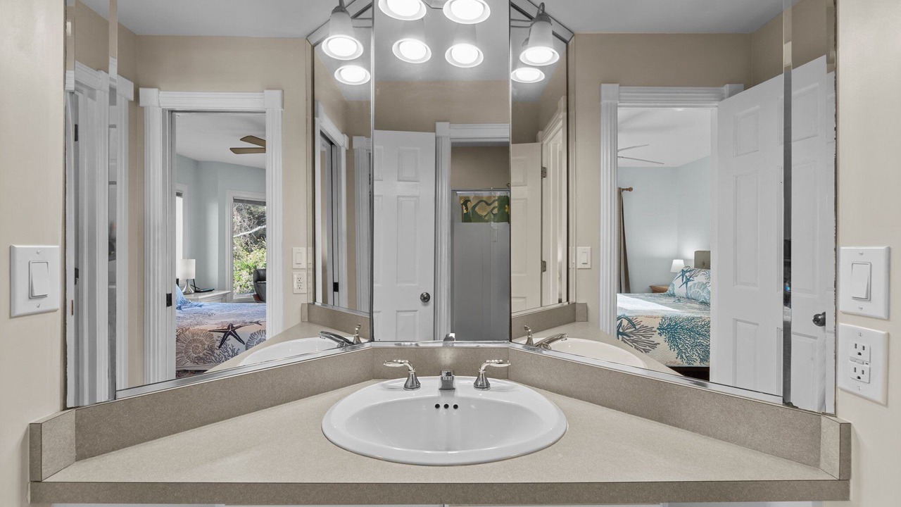 Photo of Bathroom in Monteray Shores