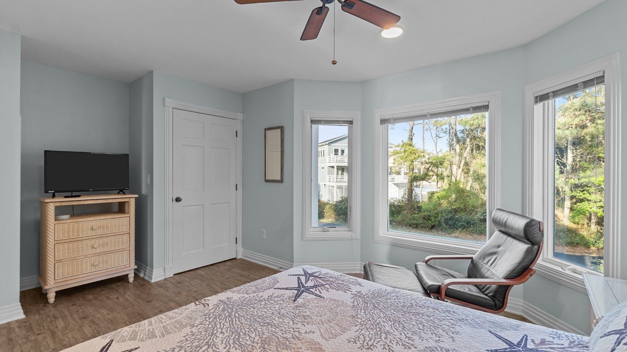 Photo of Bedroom in Monteray Shores