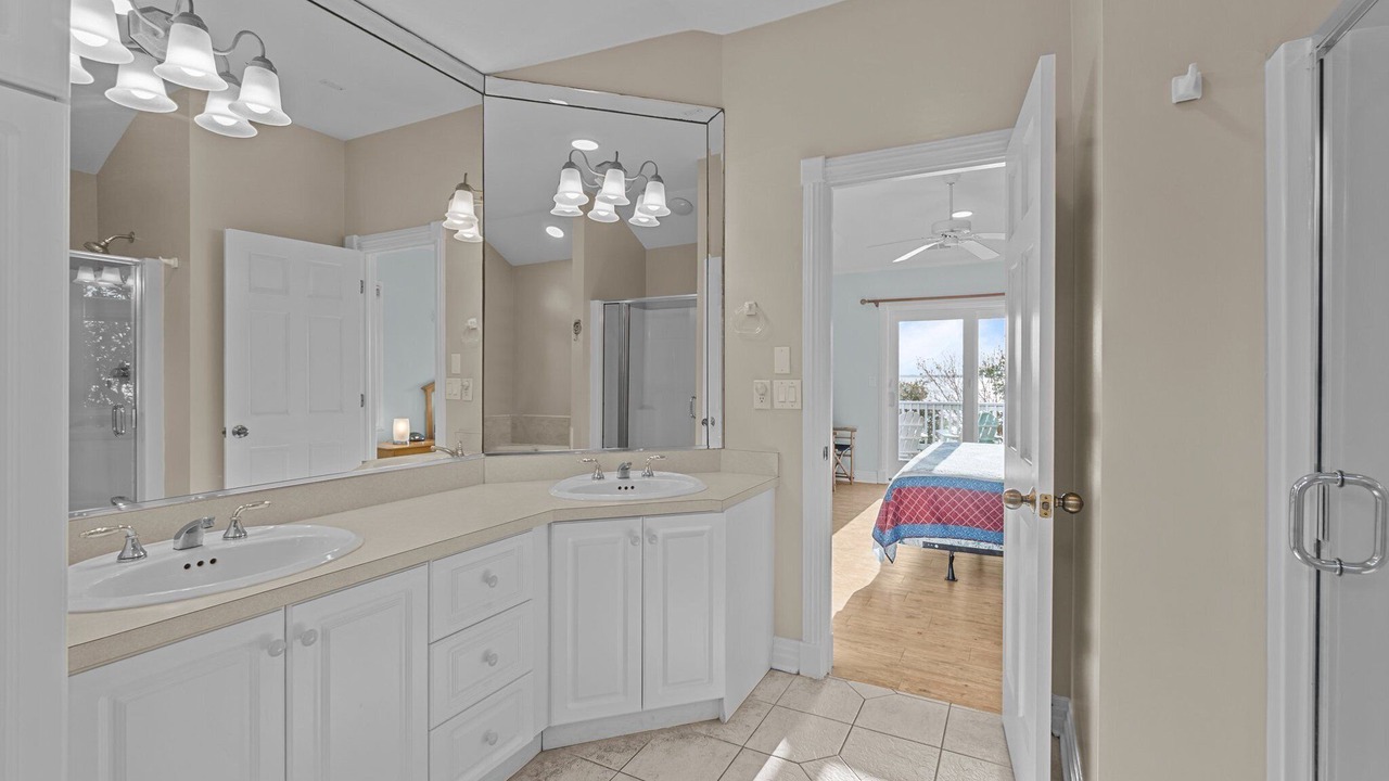 Photo of Bedroom in Monteray Shores
