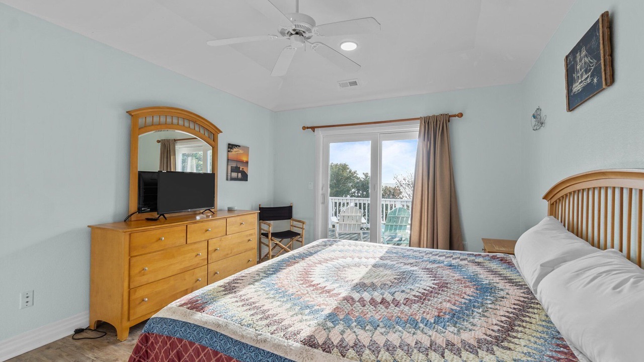 Photo of Bedroom in Monteray Shores