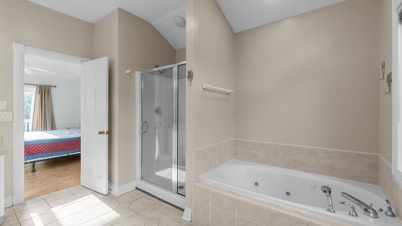 Photo of Bathroom in Monteray Shores
