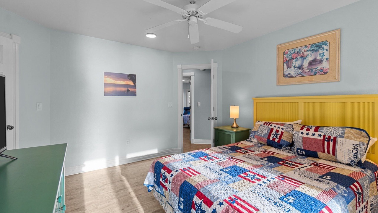 Photo of Bedroom in Monteray Shores