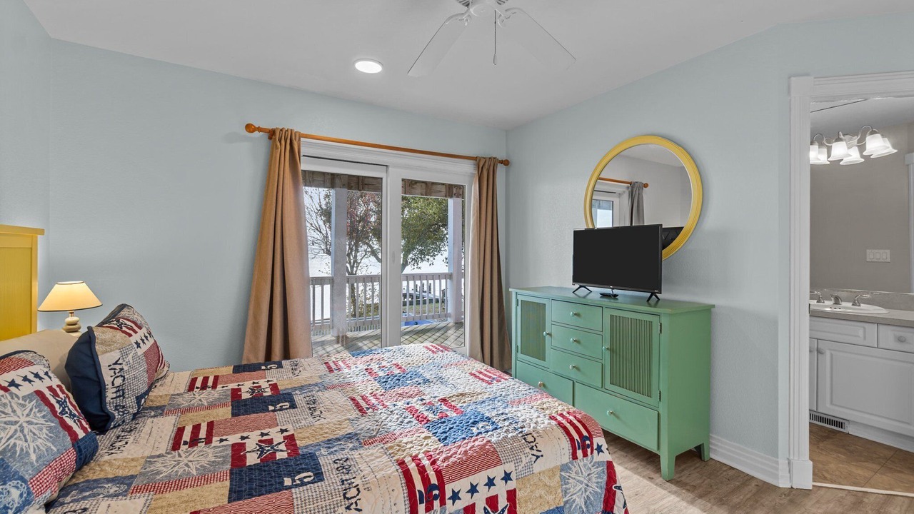 Photo of Bedroom in Monteray Shores