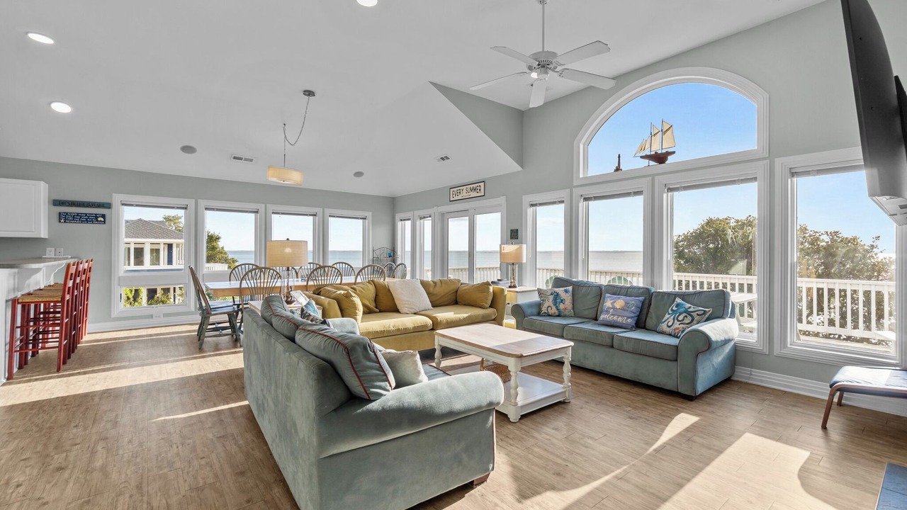 Photo of Livingroom in Monteray Shores