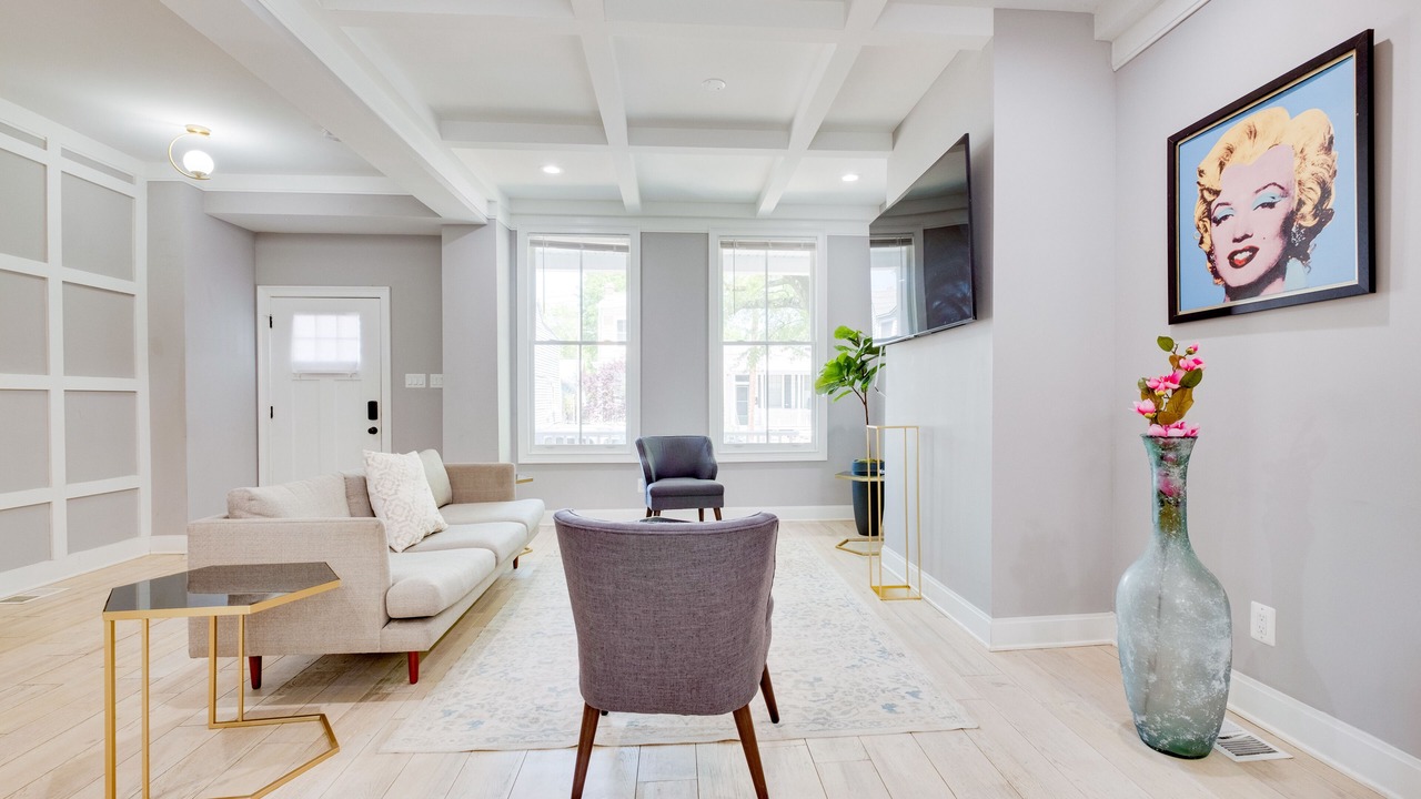 Photo of Livingroom in Church Hill