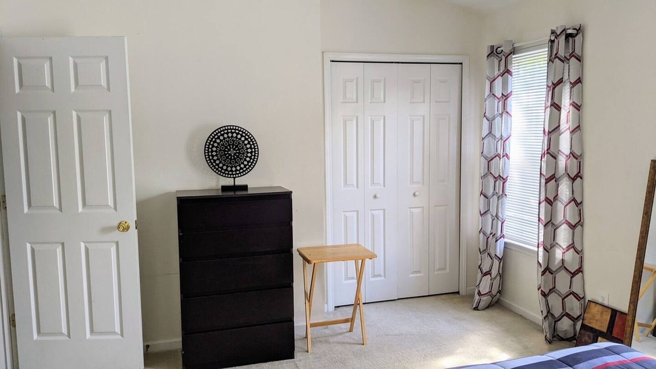 Photo of Bedroom in Sunset Road