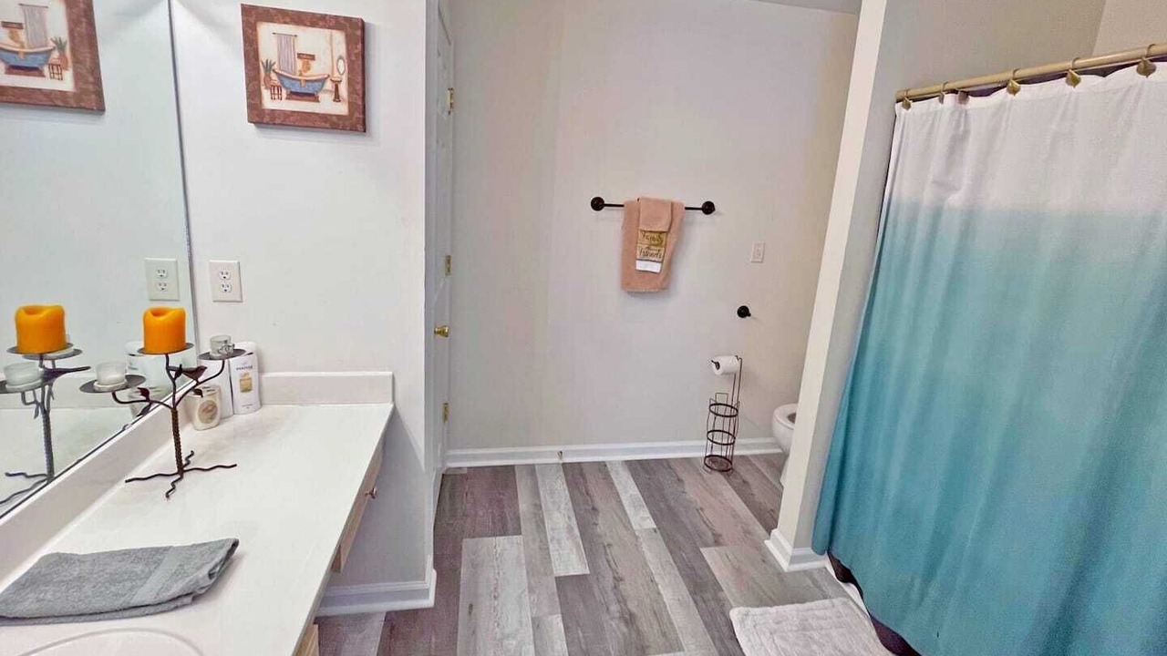 Photo of Bathroom in Sunset Road
