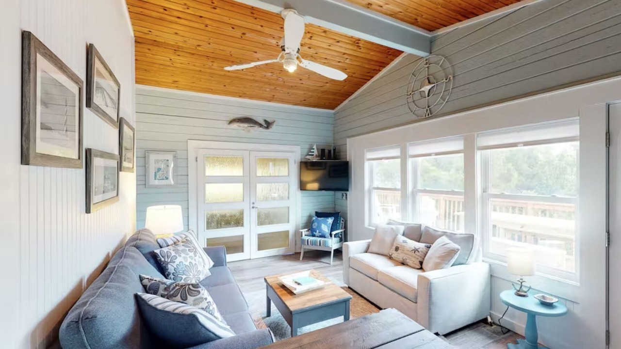 Photo of Livingroom in Avon