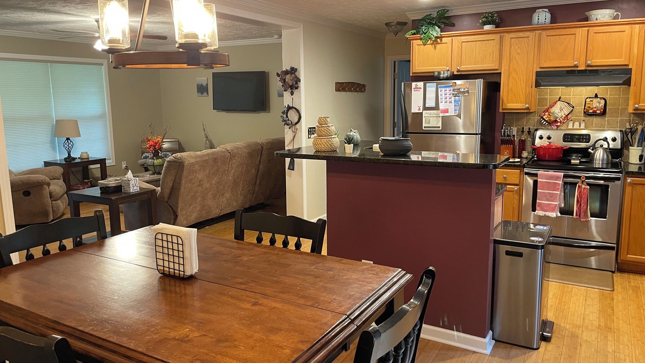 Photo of Bedroom in Avery Creek