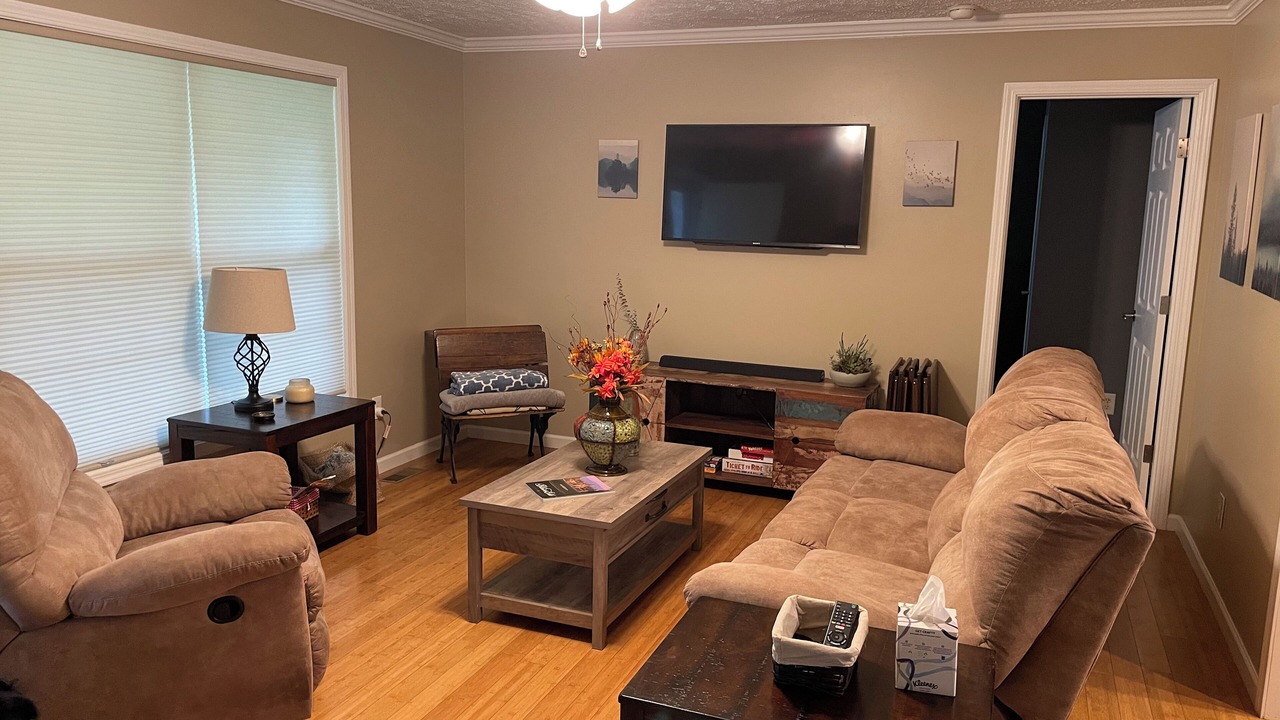 Photo of Bedroom in Avery Creek