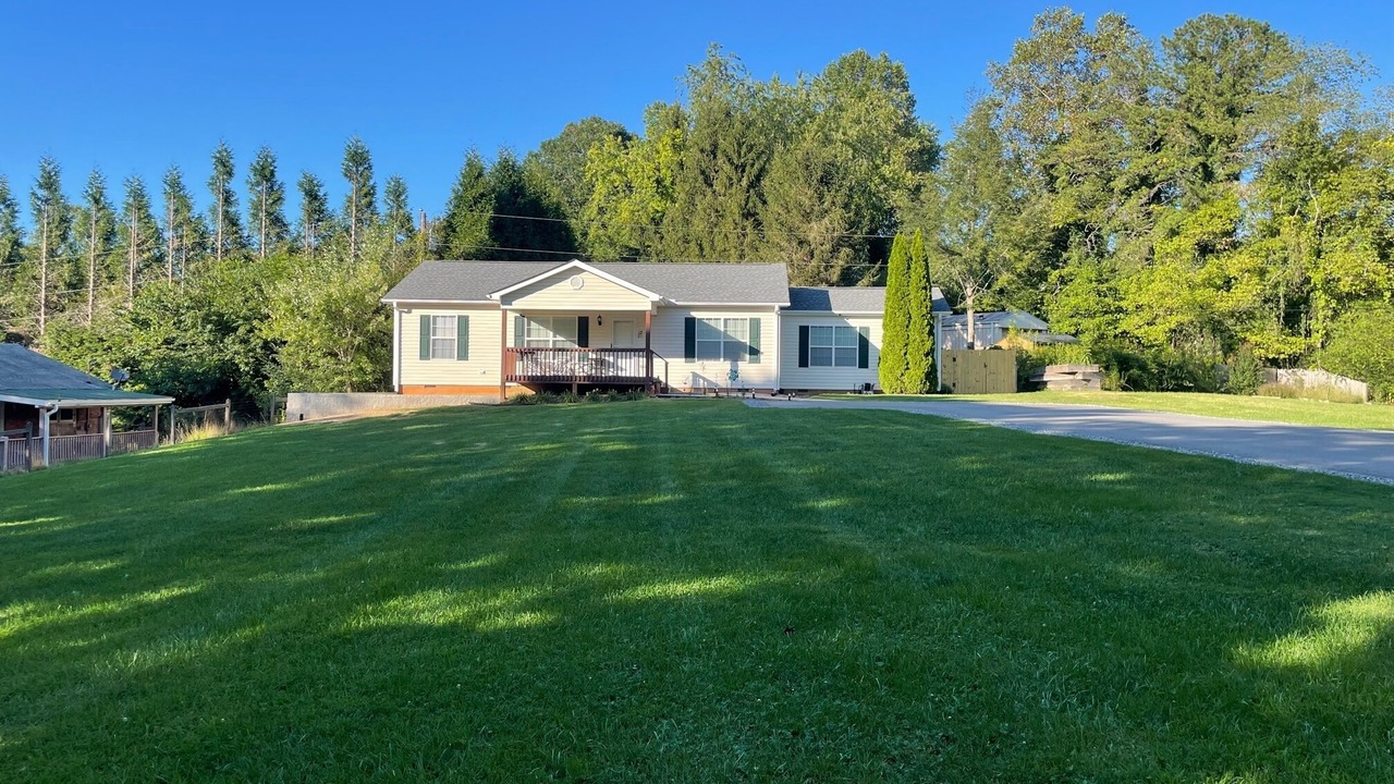 Photo of Outdoor in Avery Creek