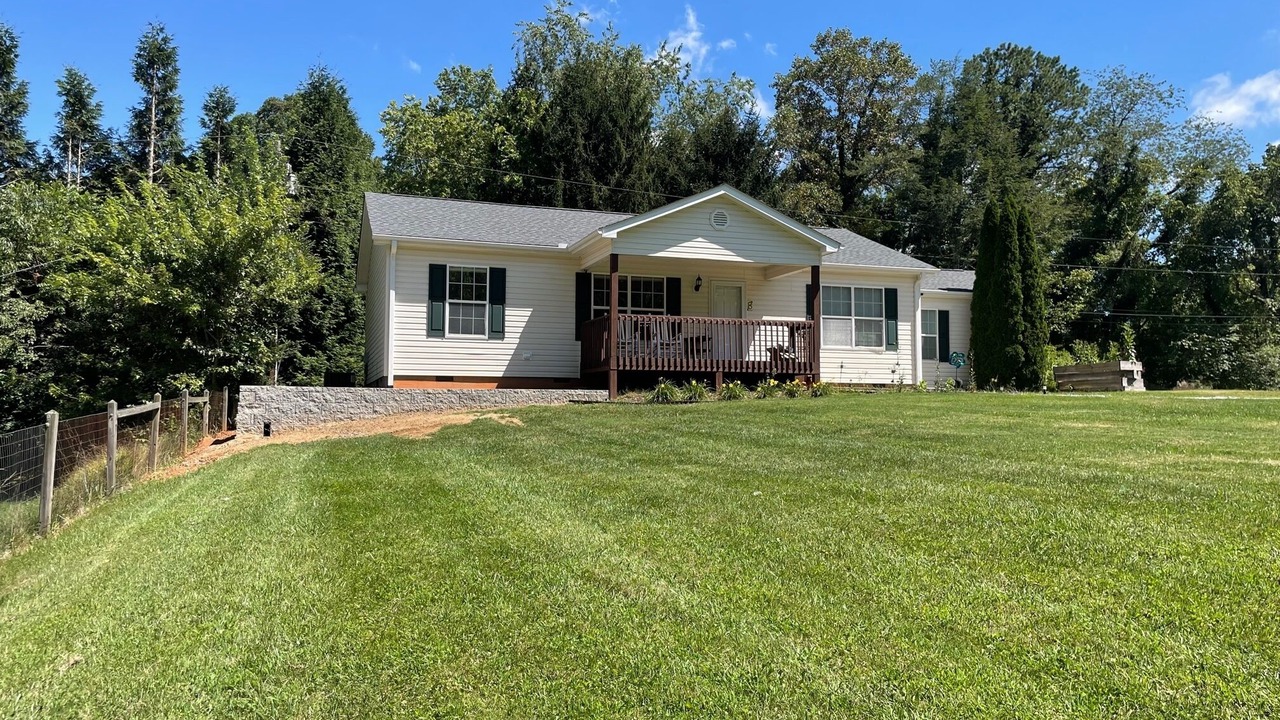 Photo of Outdoor in Avery Creek