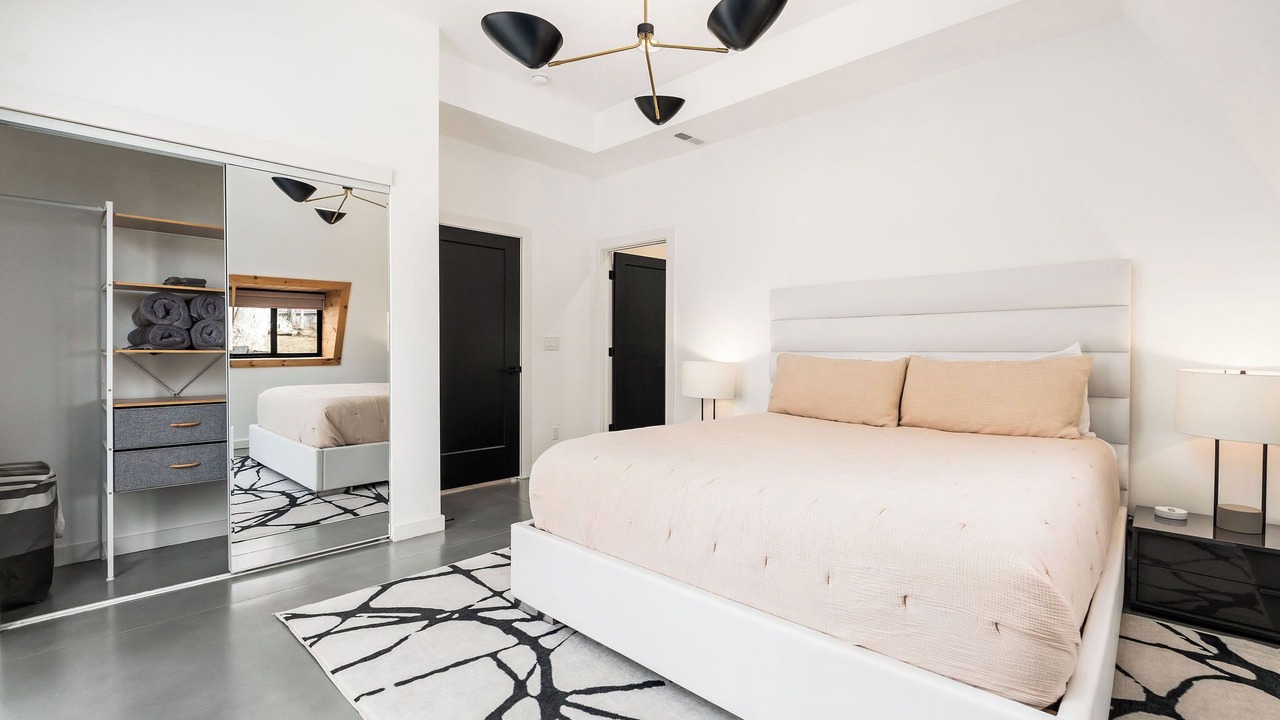 Photo of Bedroom in Byrdstown