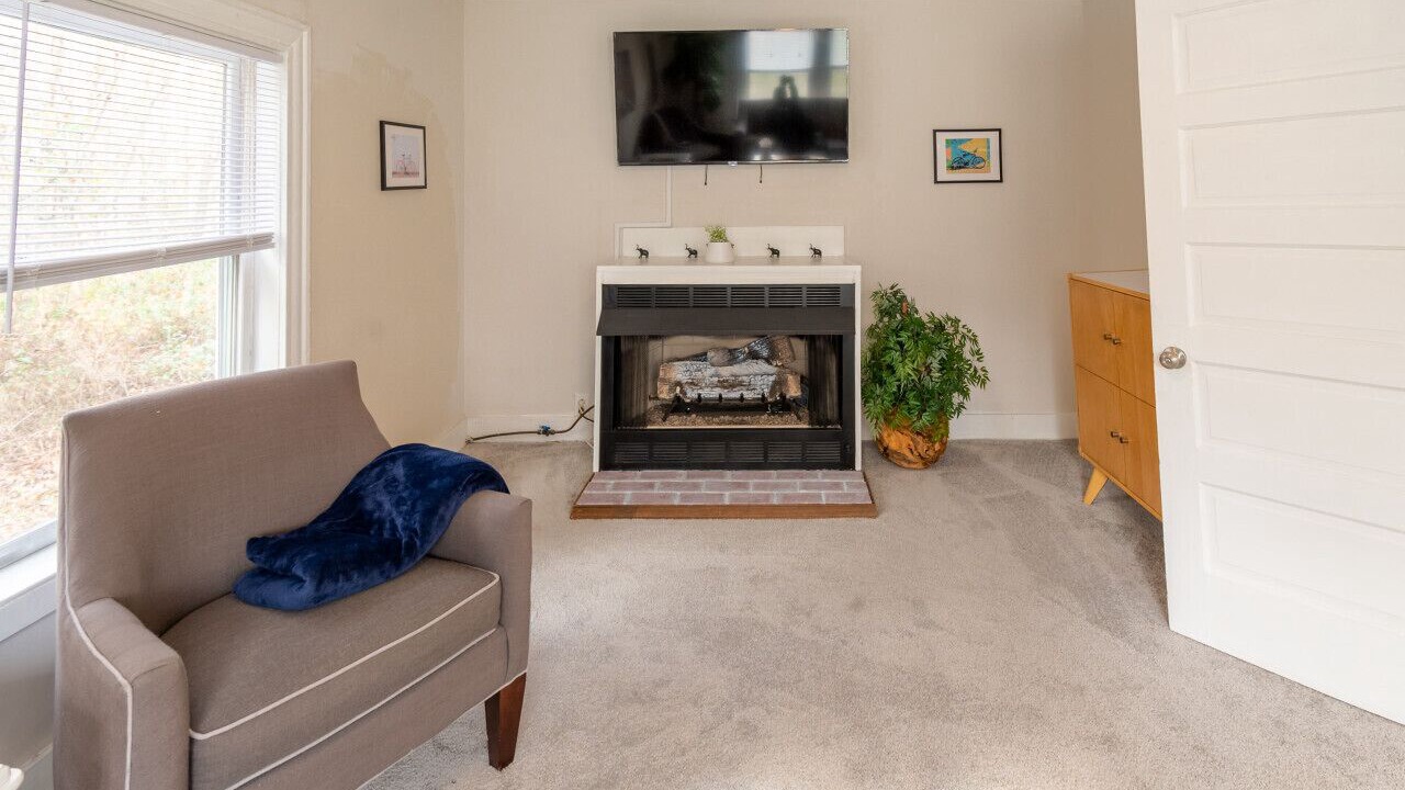 Photo of Livingroom in Charles City