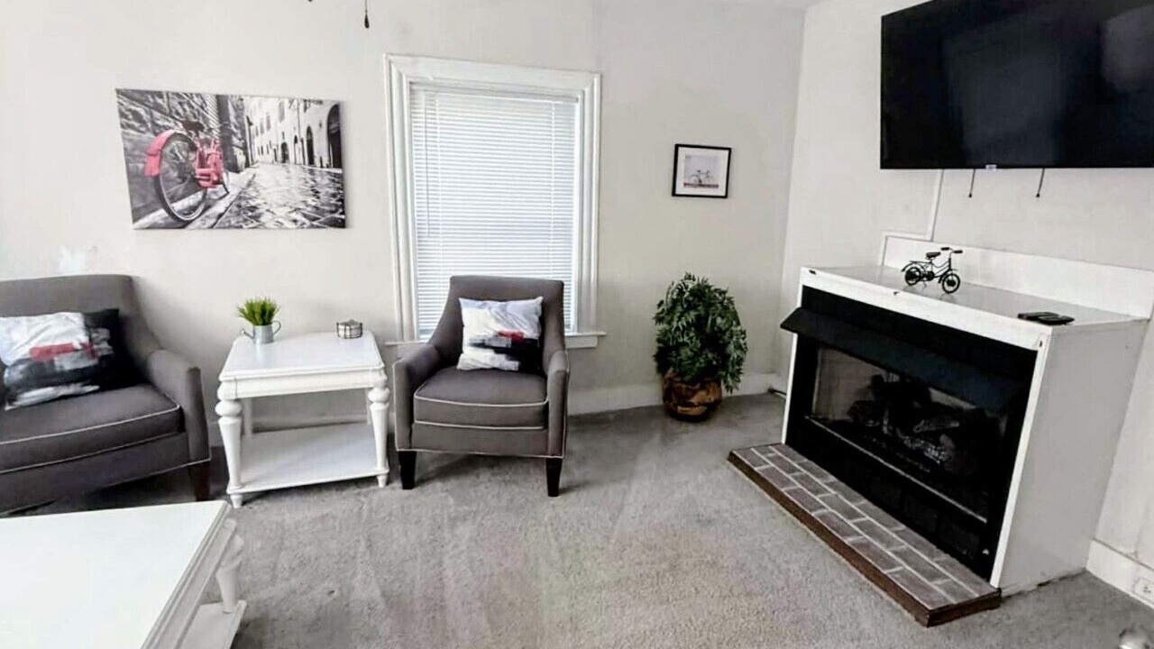 Photo of Livingroom in Charles City