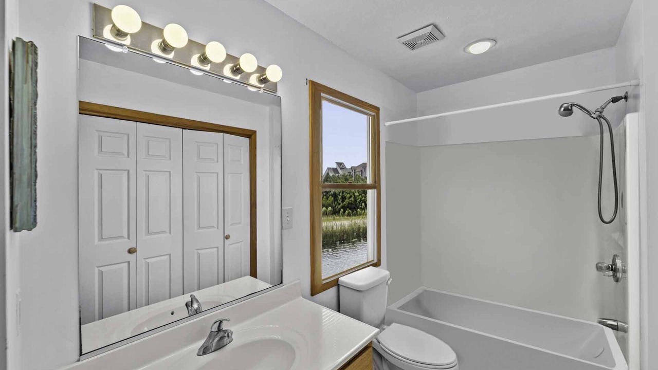 Photo of Bathroom in Kinnakeet Shores