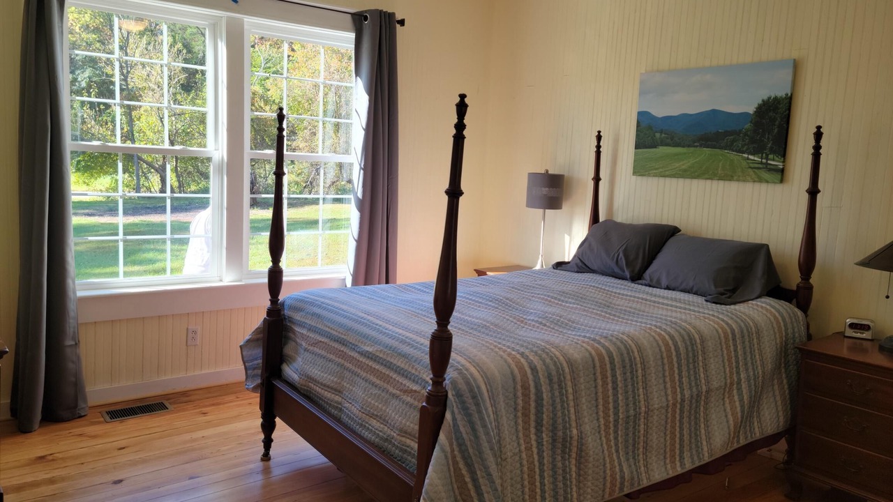 Photo of Bedroom in Roseland