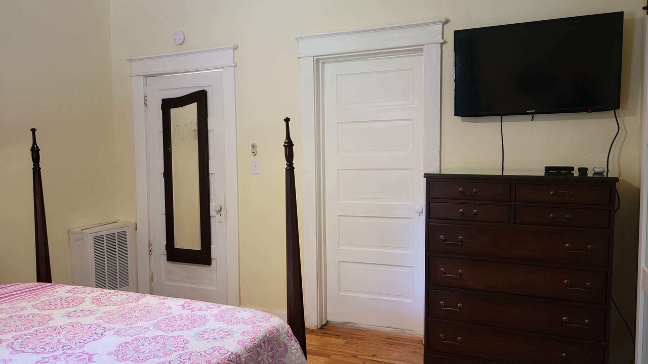 Photo of Bedroom in Roseland