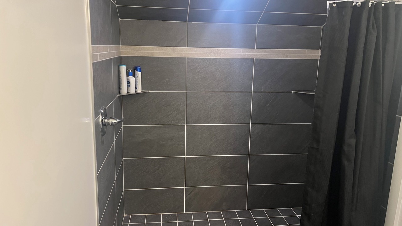Photo of Bathroom in Flat Hollow Marina