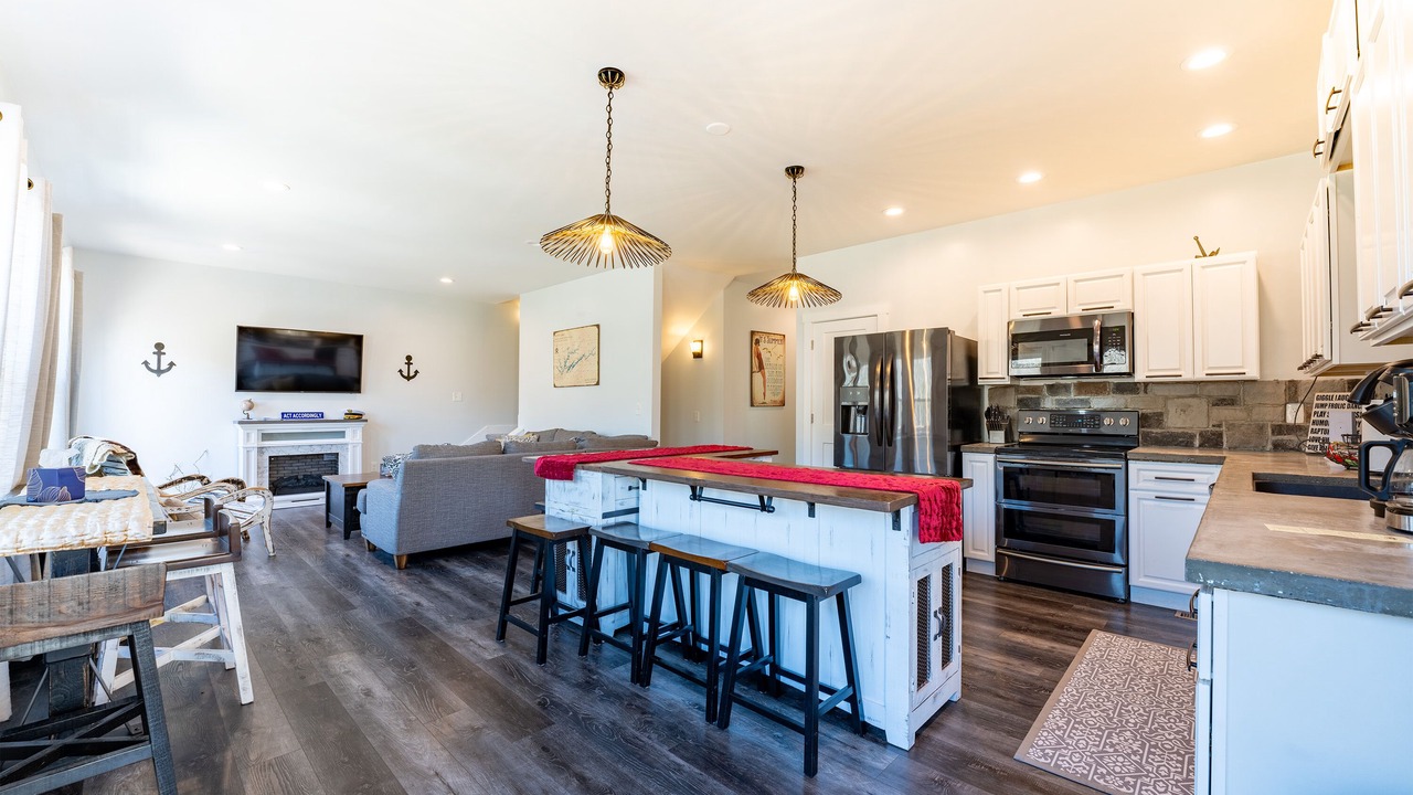 Photo of Kitchen in Flat Hollow Marina