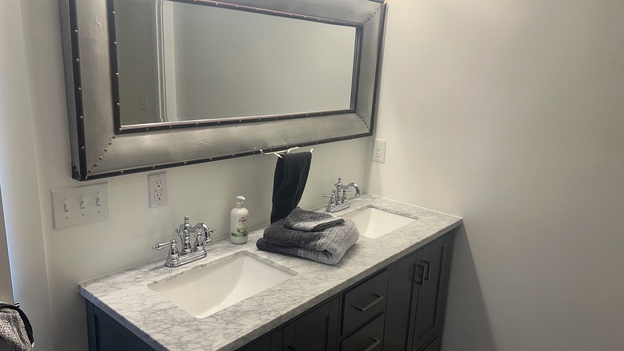 Photo of Bathroom in Flat Hollow Marina