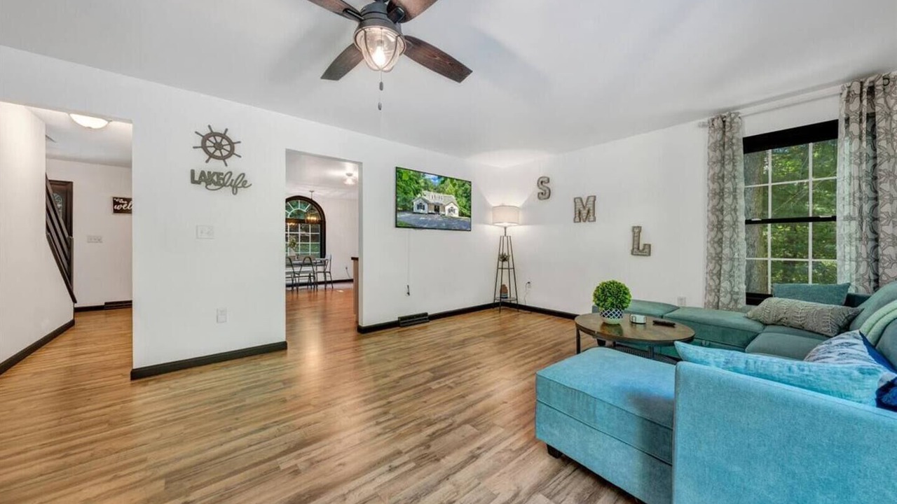 Photo of Livingroom in Westlake Corner