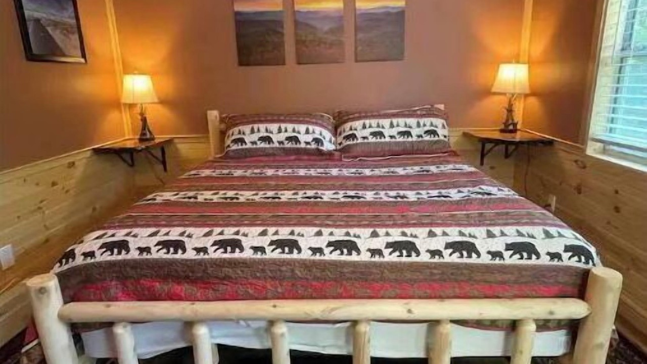 Photo of Bedroom in Tallassee