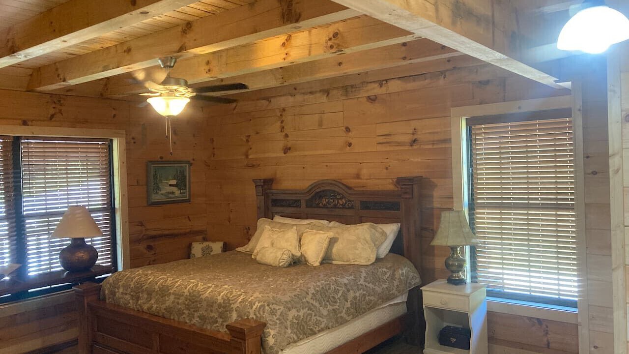 Photo of Bedroom in Rock Harbor