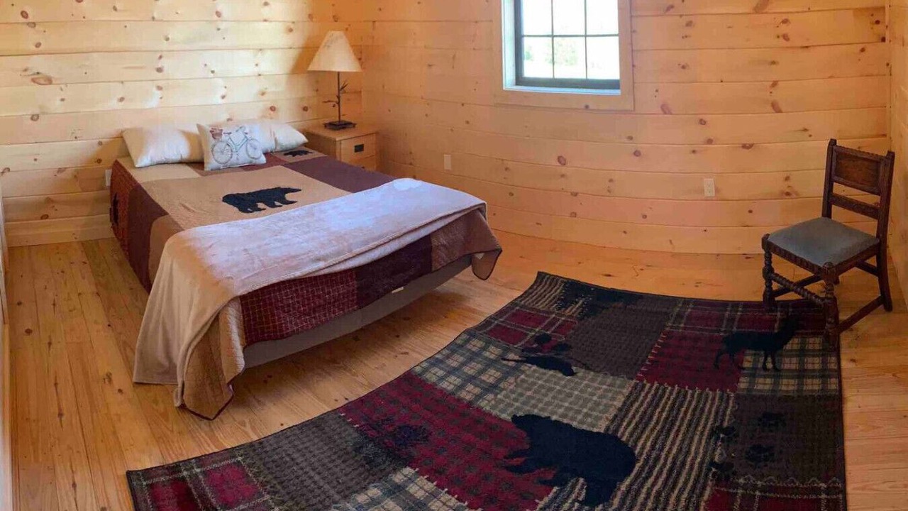 Photo of Bedroom in Rock Harbor