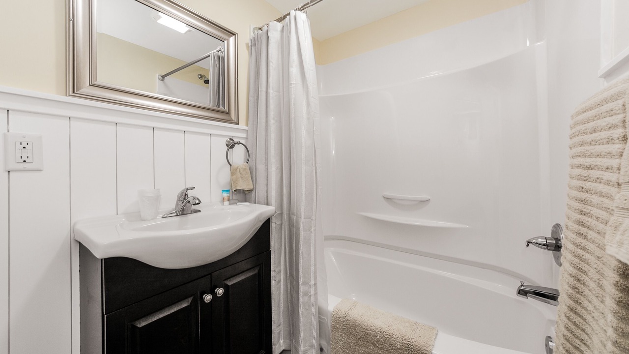Photo of Bathroom in Manteo