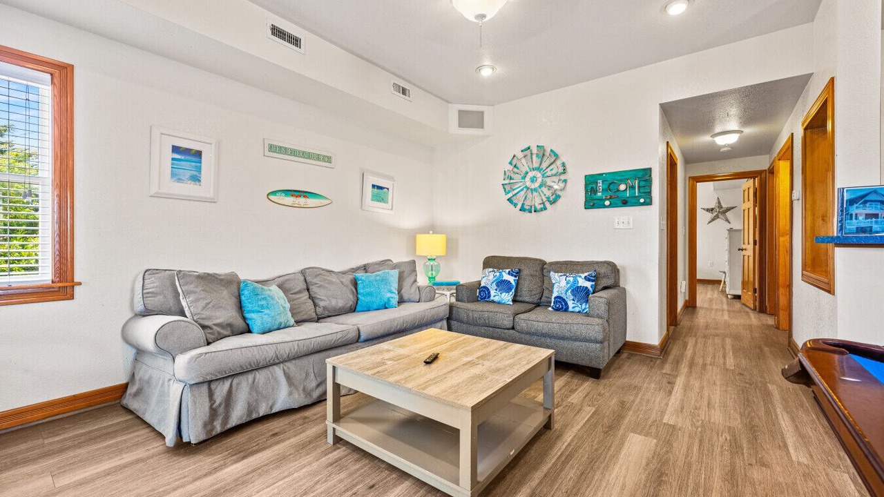 Photo of Livingroom in Waves