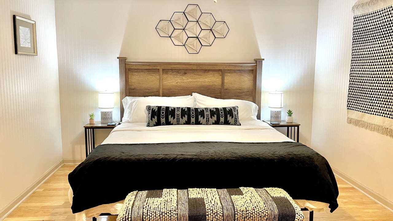 Photo of Bedroom in Karns