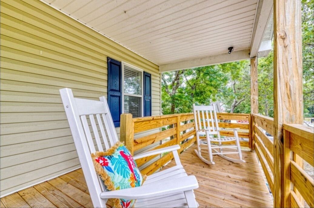 Photo of Patio Balcony in Tranquil Harbour