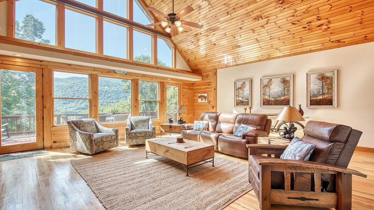 Photo of Livingroom in Maggie Valley