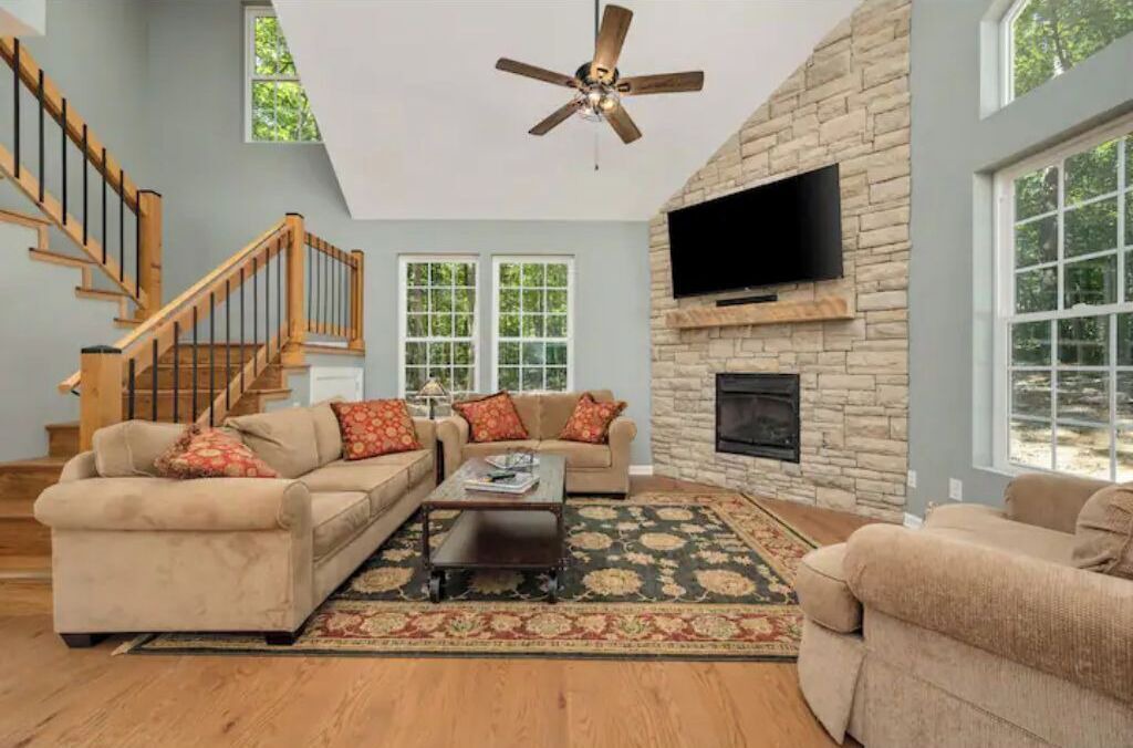 Photo of Livingroom in Cooleys Rift