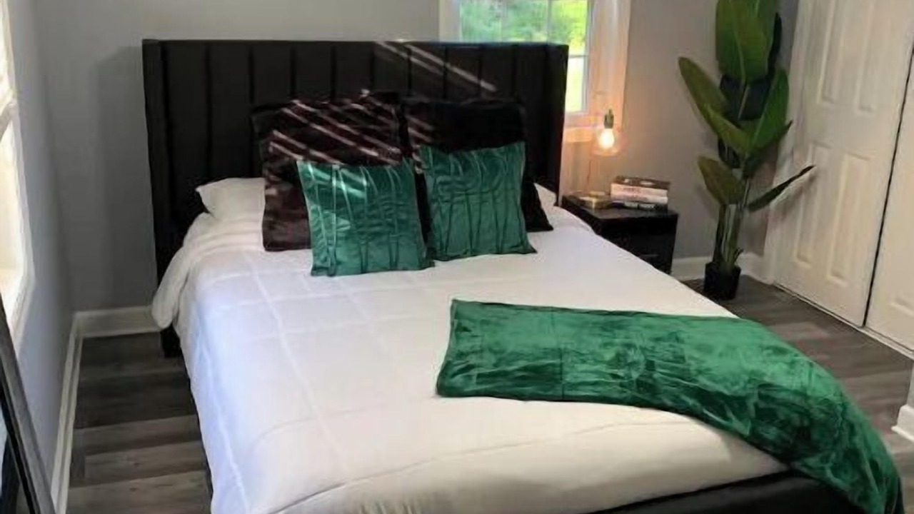 Photo of Bedroom in New Irving Park