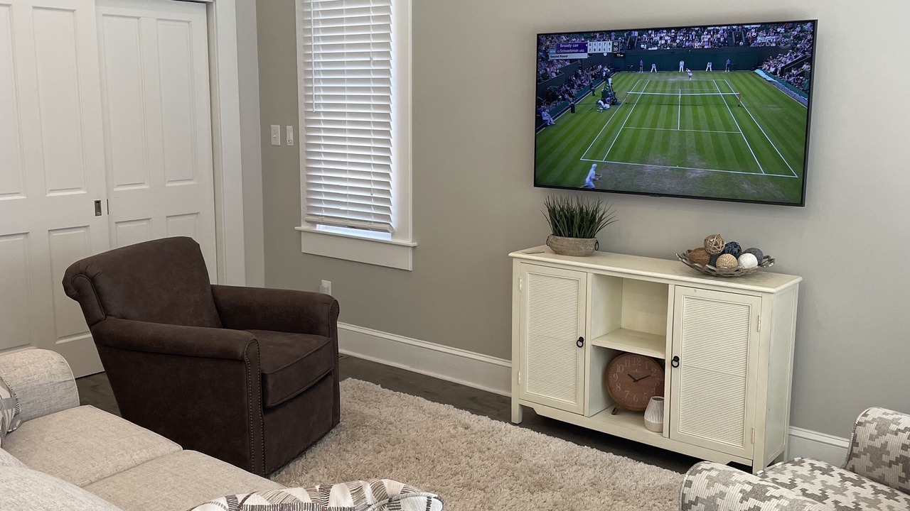 Photo of Livingroom in Oldham Avenue
