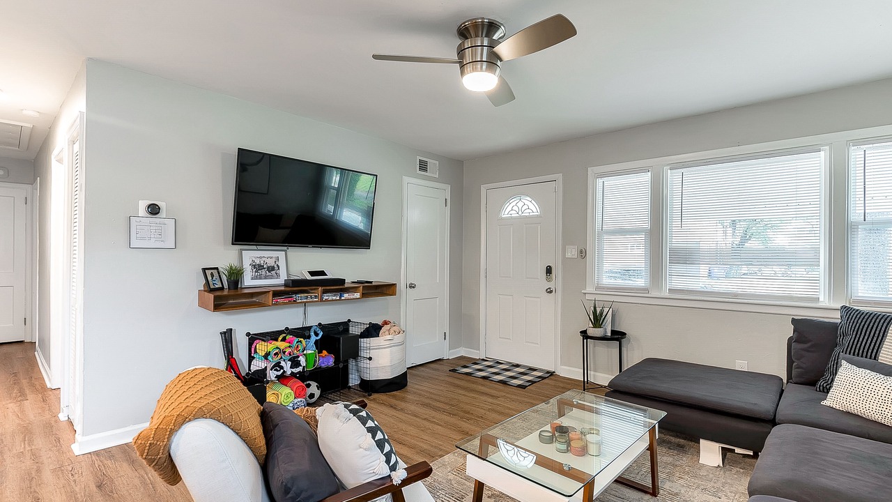 Photo of Livingroom in Bayview